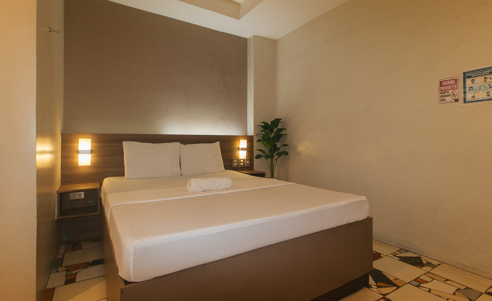 RedDoorz Deluxe Room