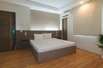 RedDoorz @ V Plaza Hotel Manila