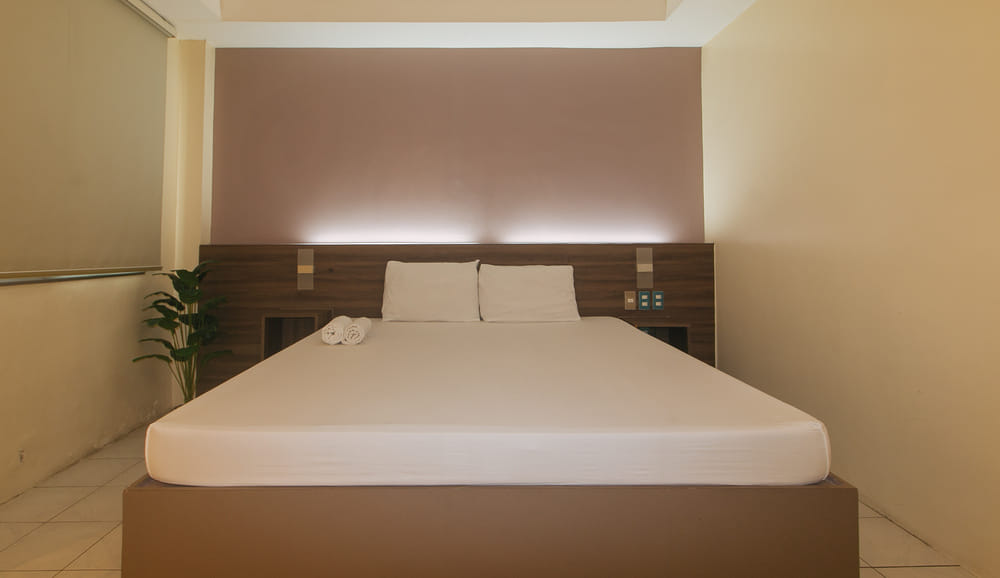 RedDoorz King Room