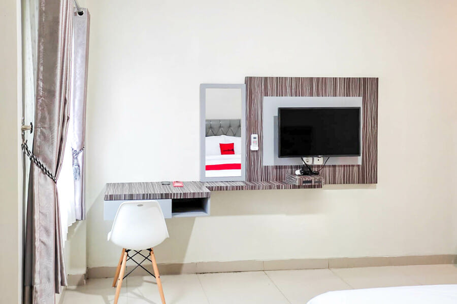 RedDoorz Syariah near GOR Satria Area