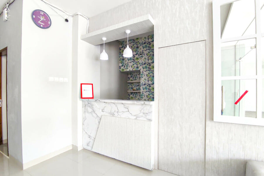 RedDoorz Syariah near GOR Satria Area