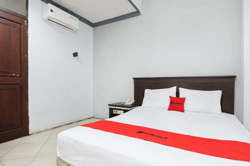 RedDoorz Room