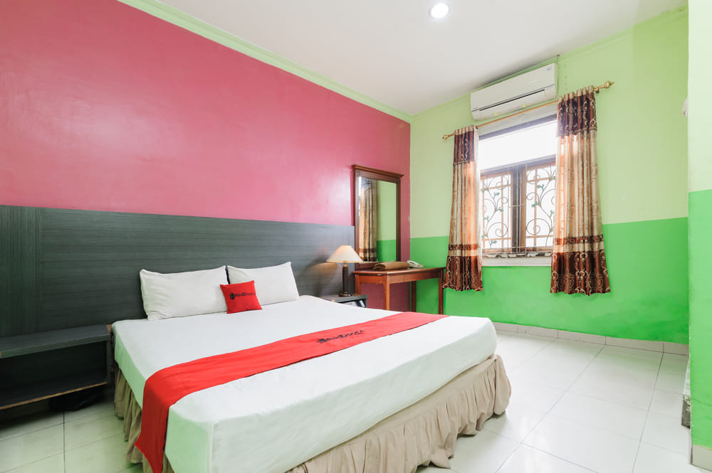 RedDoorz Deluxe Room