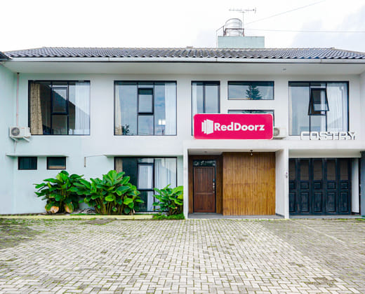 RedDoorz Plus near Lembang Park & Zoo