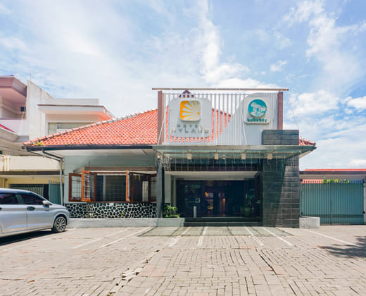 RedDoorz Plus @ Cipaganti Street 3