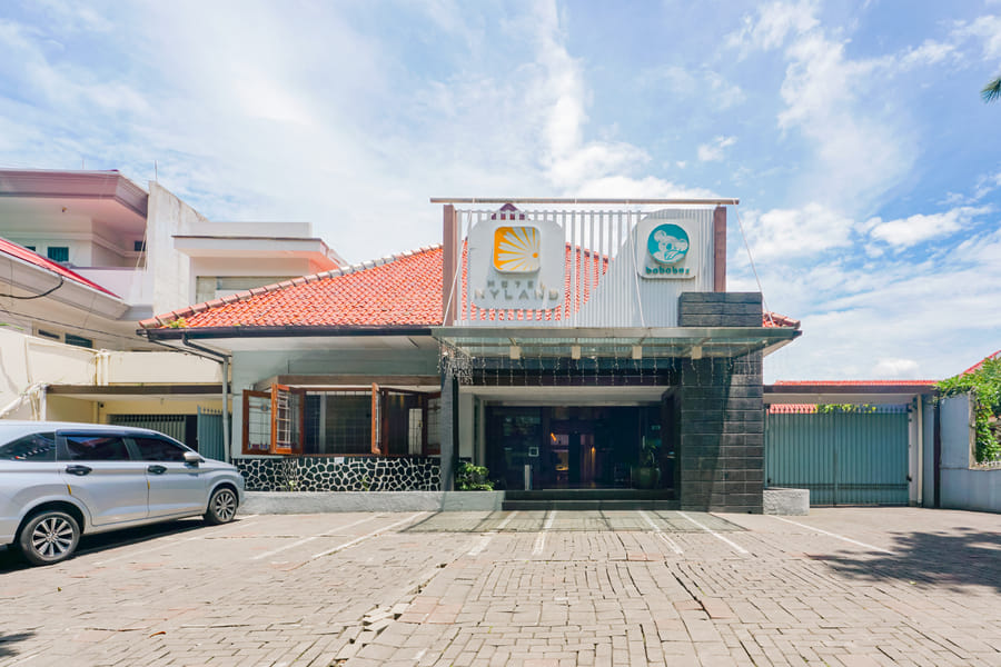 RedDoorz Plus @ Cipaganti Street 3