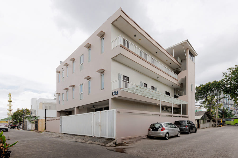 RedDoorz near Taman Palem