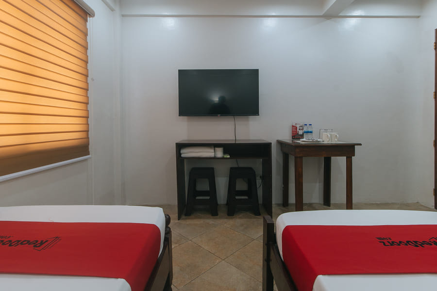 RedDoorz @ Davids Travellers Inn Cavite