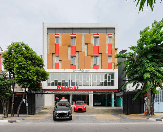 RedDoorz Plus near Mall Ciputra Jakarta