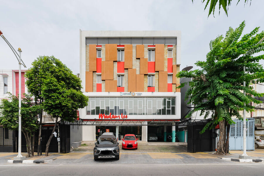 RedDoorz Plus near Mall Ciputra Jakarta