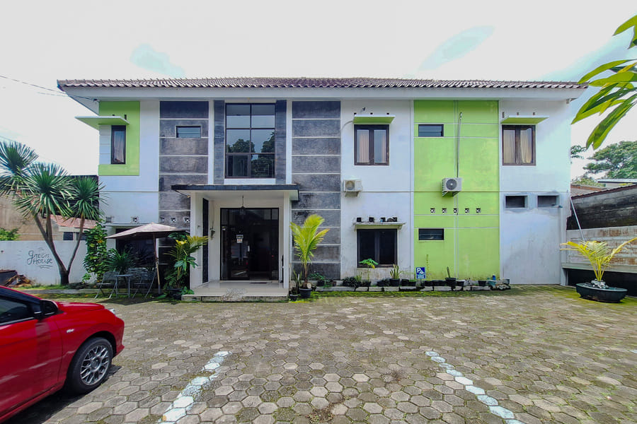 RedDoorz Syariah @ Greenhouse Tegalwaras Palagan