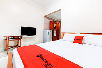 RedDoorz Syariah @ Delta Sari Aloha Waru