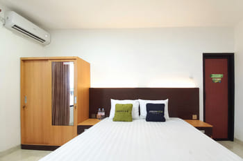 Urbanview Sibayak House near Stasiun Kediri