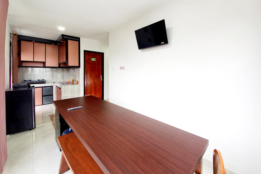 Urbanview Sibayak House near Stasiun Kediri