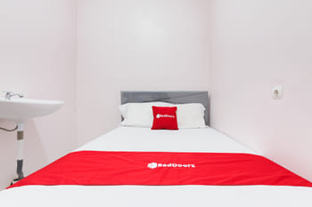 RedDoorz @ Terus Manis Suryakencana