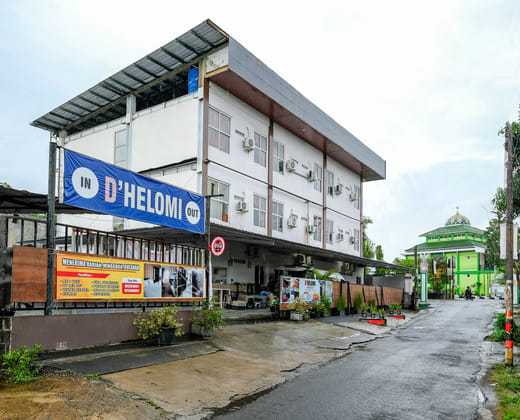 Urbanview Hotel DHelomi Homestay near UPN Veteran