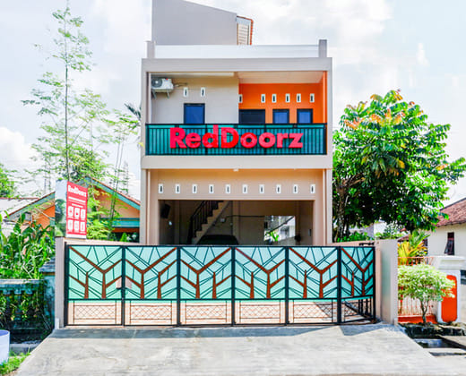 RedDoorz Syariah near Stasiun Gumilir Cilacap