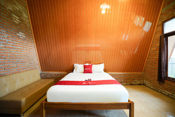 RedDoorz @ Omah Kayu Homestay Yogyakarta