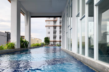 RedDoorz Plus @ Suncity Residence Apartemen Sidoarjo