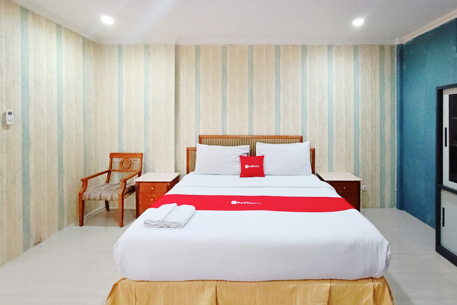 RedDoorz @ Hotel Istana Permata Ngagel Surabaya