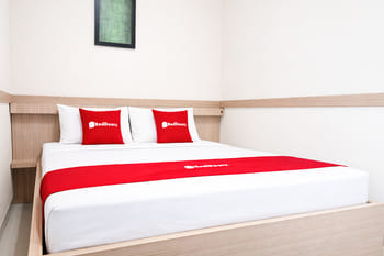 RedDoorz Plus @ Jalan Raya Lembang