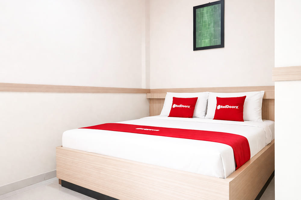 RedDoorz Superior Room