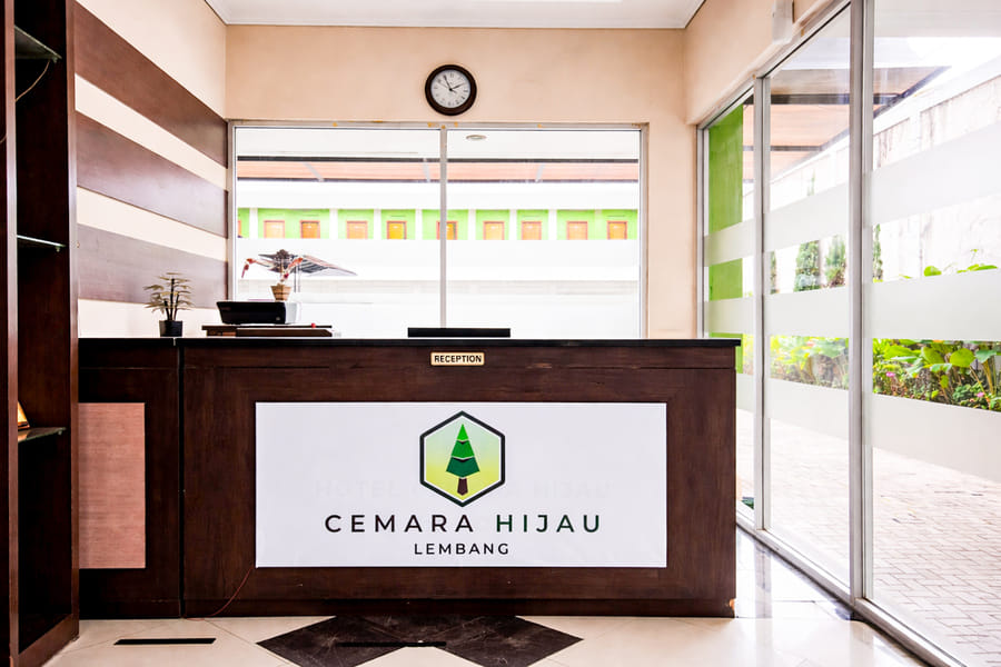 RedDoorz Plus @ Jalan Raya Lembang