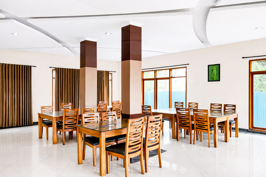 RedDoorz Plus @ Jalan Raya Lembang