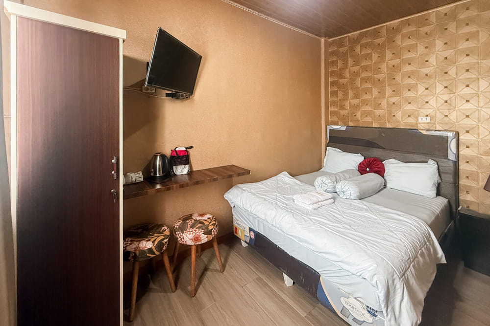 RedDoorz Superior Room