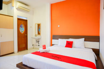 RedDoorz Plus near Ciputra Mall Simpang Lima 2
