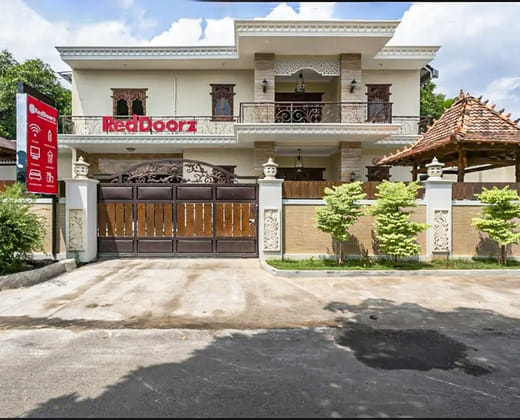 RedDoorz Syariah Near Exit Toll Banyumanik