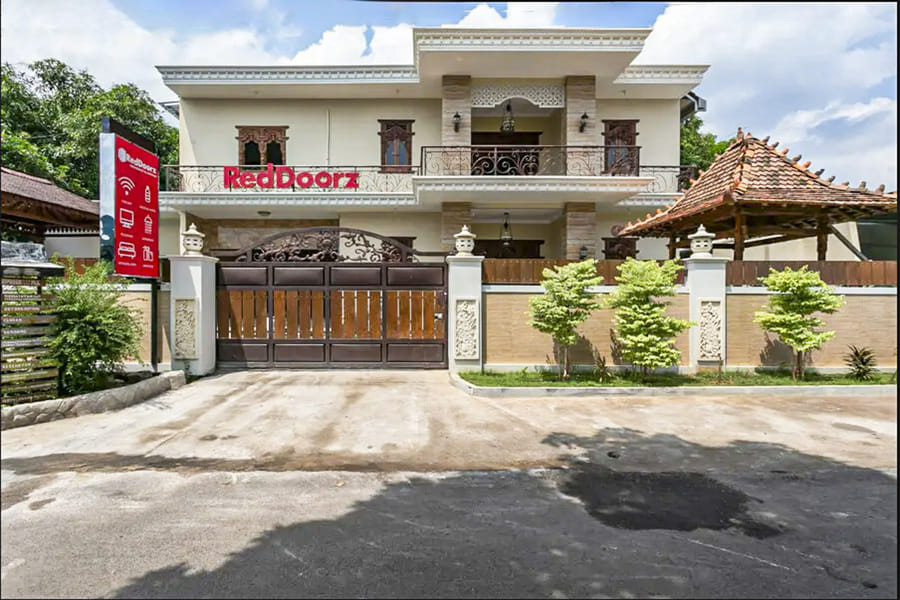 RedDoorz Syariah Near Exit Toll Banyumanik