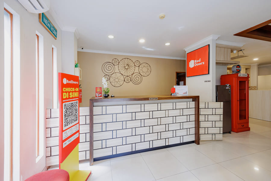 RedDoorz Premium near Ragunan Zoo 2
