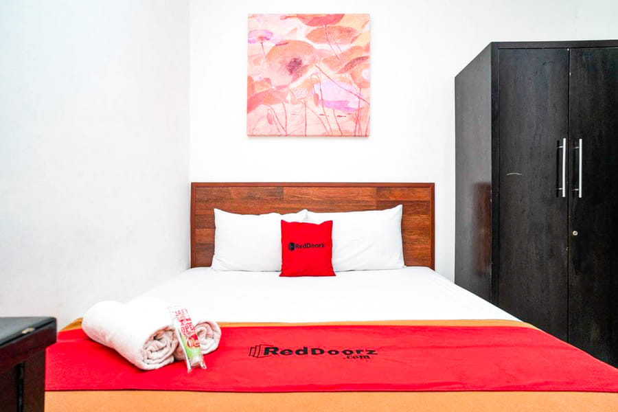 RedDoorz Plus @ Pasar Baru