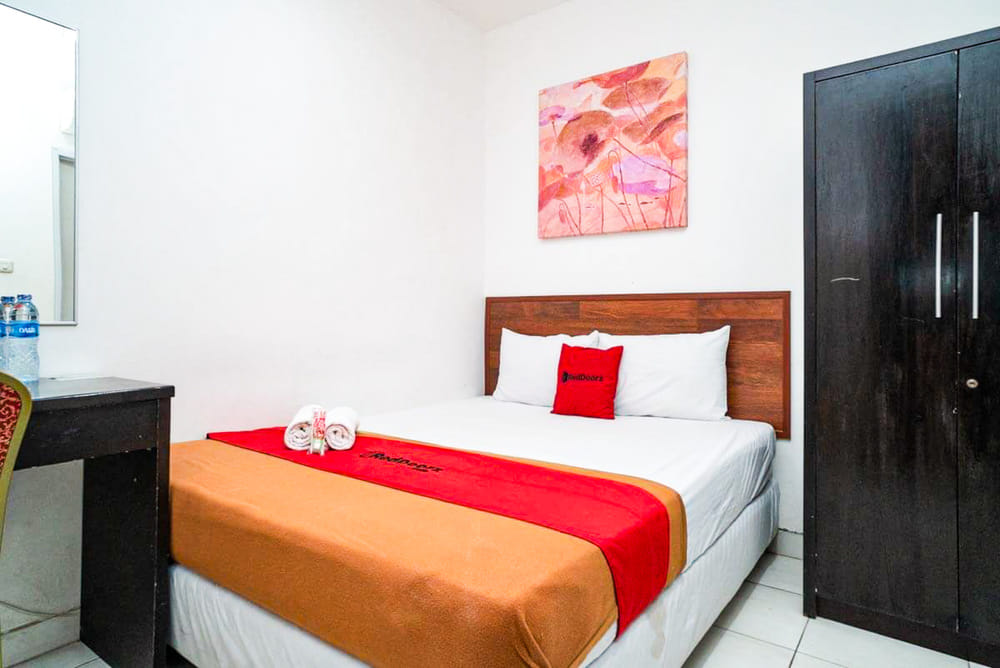 RedDoorz Room