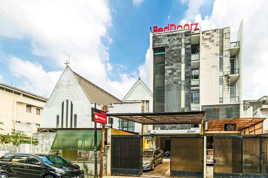 RedDoorz Plus @ Pasar Baru