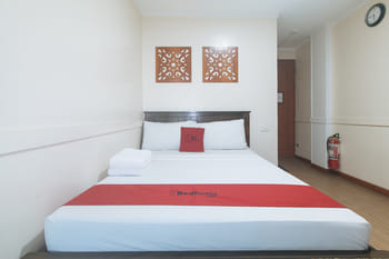 RedDoorz Plus near Johnson and Johnson Paranaque