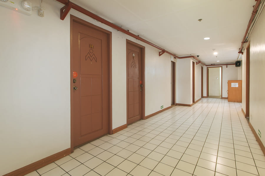 RedDoorz Plus near Johnson and Johnson Paranaque