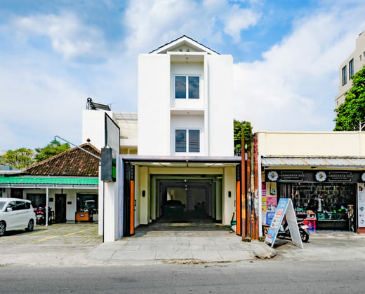 Urbanview Indria Inn Solo by RedDoorz