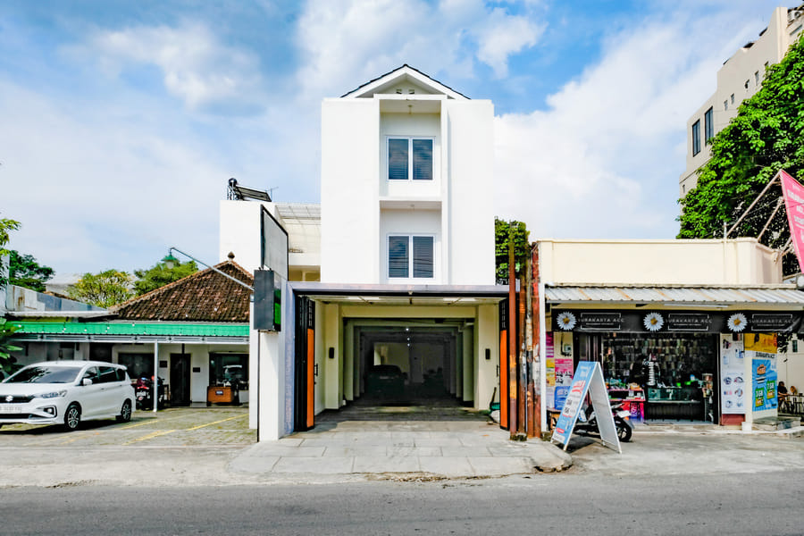 Urbanview Indria Inn Solo by RedDoorz