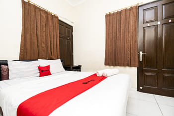 RedDoorz @ Graha 99 Simomulyo