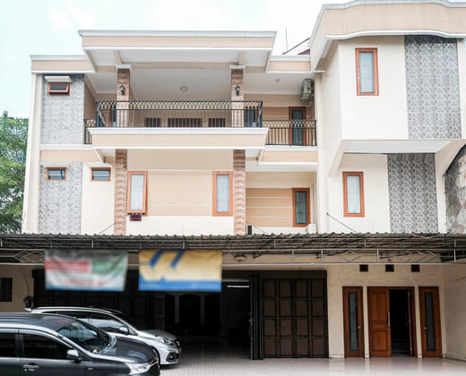 Koolkost Syariah near Taman Sriwedari Laweyan