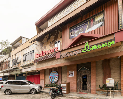 RedDoorz Plus near Nagoya Hill Batam 6