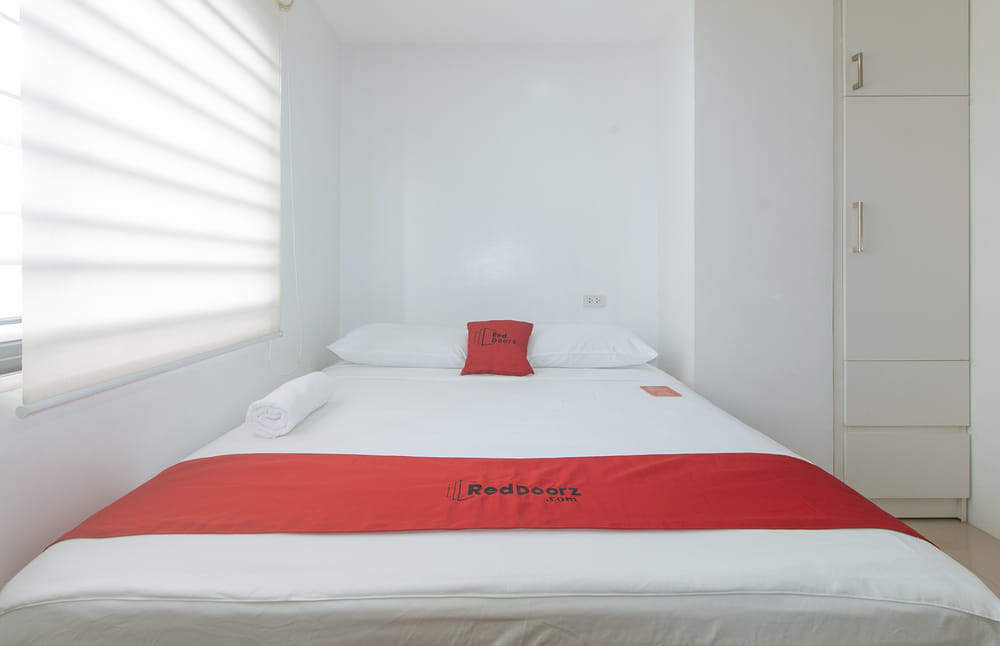 RedDoorz Deluxe Room
