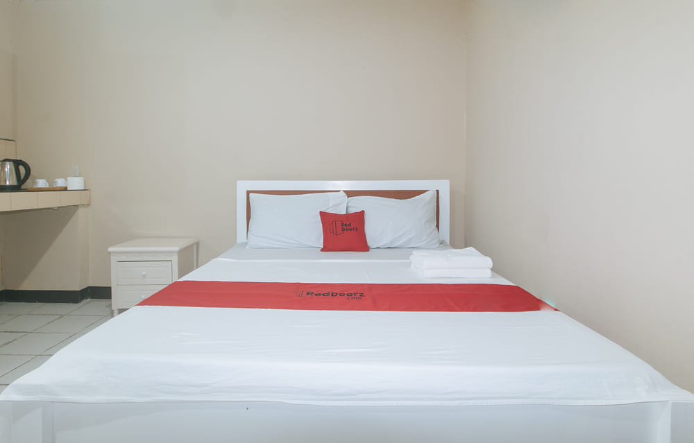 RedDoorz Deluxe Room