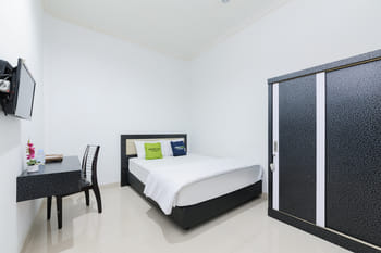 Urbanview Hotel Syariah near RSIA Annisa Jelutung Jambi