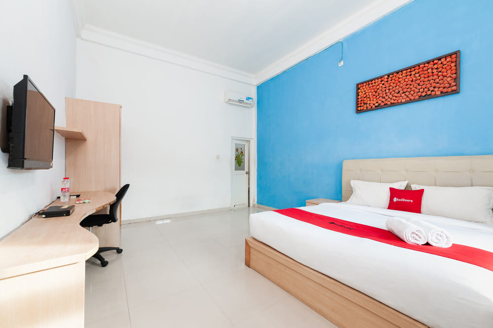 RedDoorz Deluxe Room