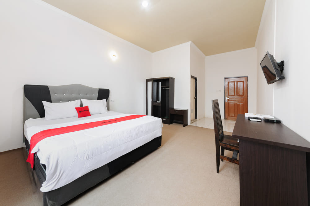 RedDoorz Deluxe Room