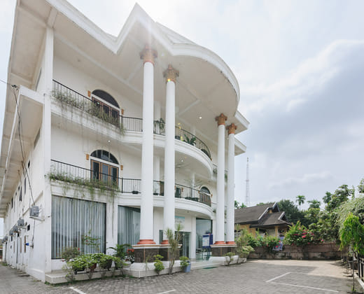 RedDoorz Plus Syariah near Simpang Rimbo Jambi 2