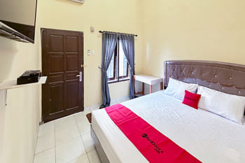 RedDoorz @ Golden Cempaka Medan